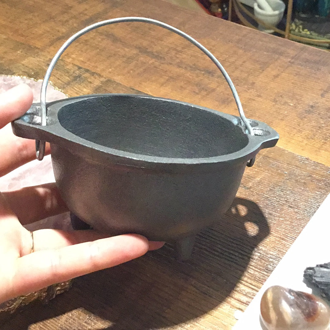 Cast iron cauldron, large