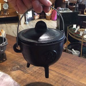 Cast iron cauldron w/pentacle and lid