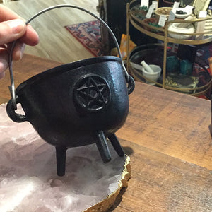 Cast iron cauldron w/pentacle and lid